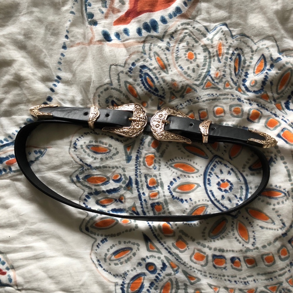 Double buckle gold belt
